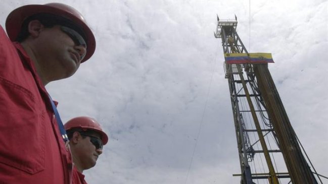 Ingresos de petrolera estatal venezolana cayeron más de 41 por ciento en 2015