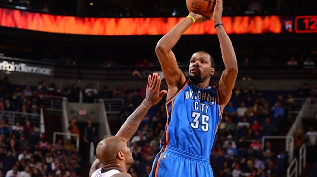 Kevin Durant anunció que seguirá su carrera en Golden State Warriors