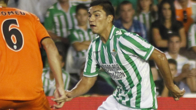 Lorenzo Reyes se desvinculó de Real Betis y maneja propuestas de Chile