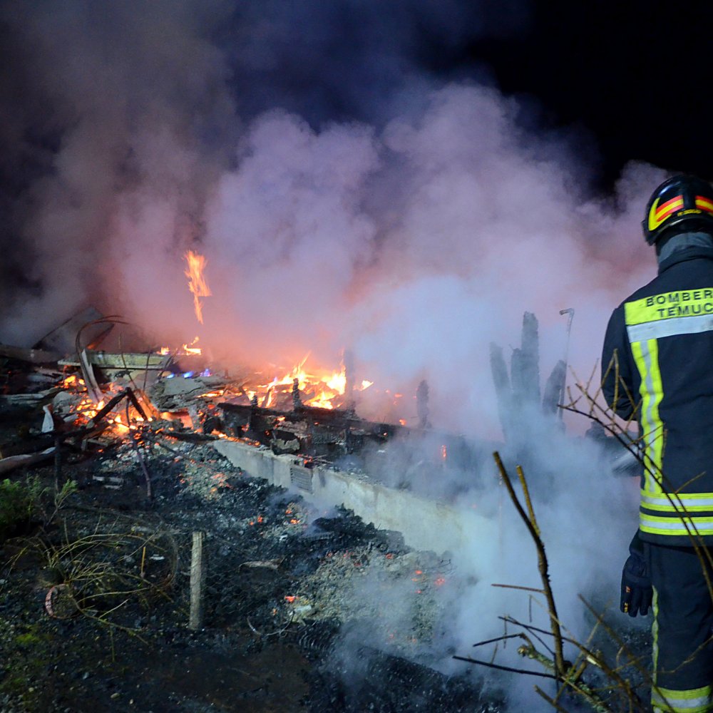 Nuevo atentado en La Araucanía: Encapuchados quemaron casa y efectuaron disparos