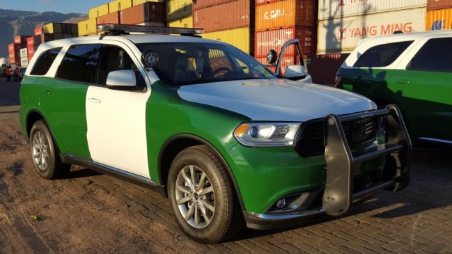 Carabineros recibe 96 autos diseñados a su medida