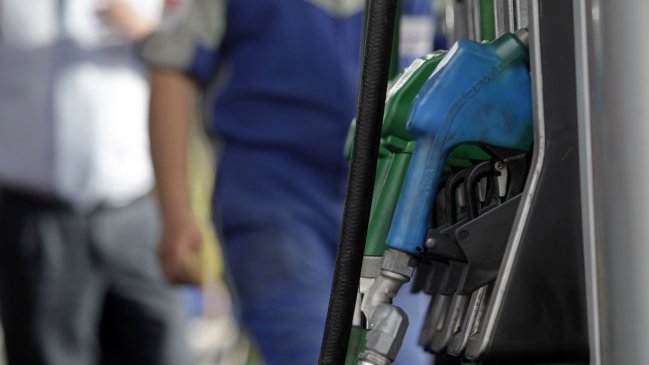 Por tercera semana consecutiva baja el precio de las bencinas