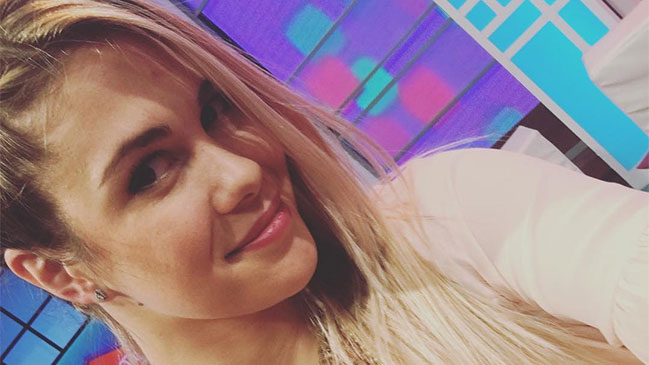 Animalistas critican a Laura Prieto por selfie con mono encadenado