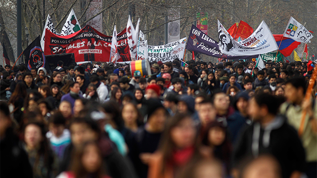 Adimark: Apoyo a reforma educacional baja 10 puntos y llega a 39 por ciento