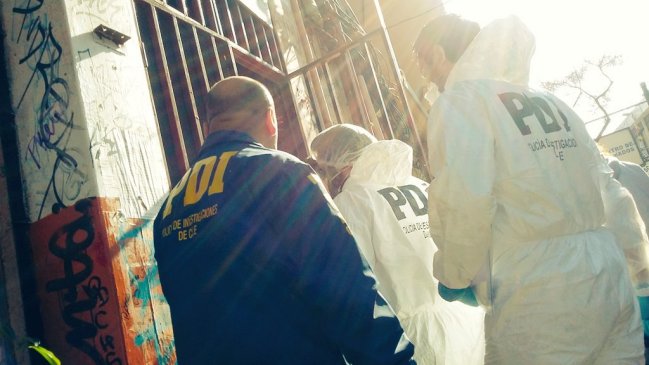 Encuentran cuerpo de joven con más de 100 puñaladas en Valparaíso