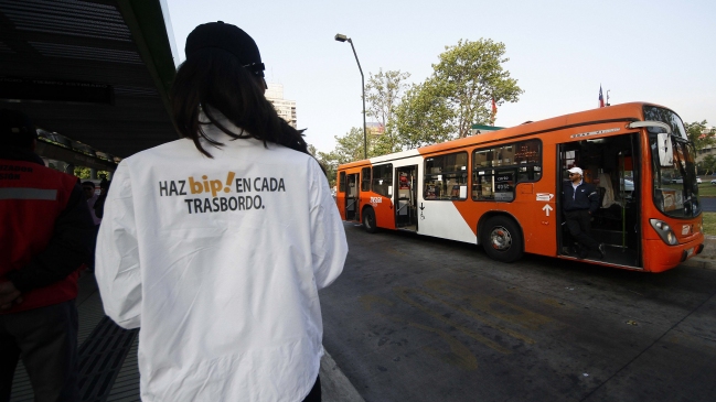Transportes: 32 mil evasores han sido multados arriba de buses del Transantiago