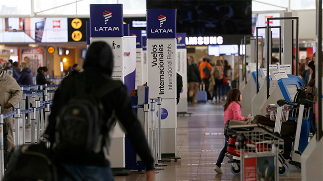 Inflación de junio anotó alza de 0,4% de la mano de los pasajes aéreos y las paltas