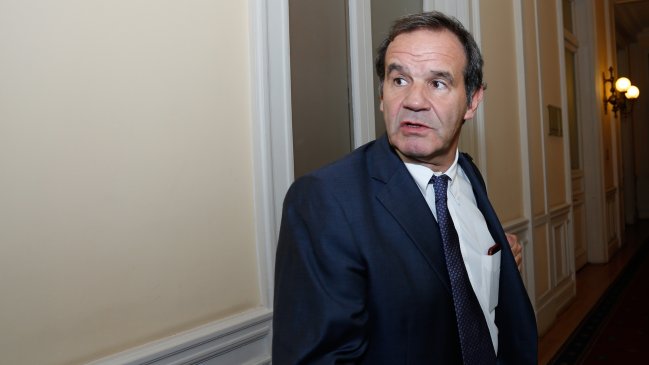 Allamand criticó a Gómez-Lobo por veedor designado para quiebras de Subus y Alsacia