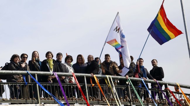 Gobierno comprometió envío de proyectos sobre matrimonio igualitario y adopción homoparental