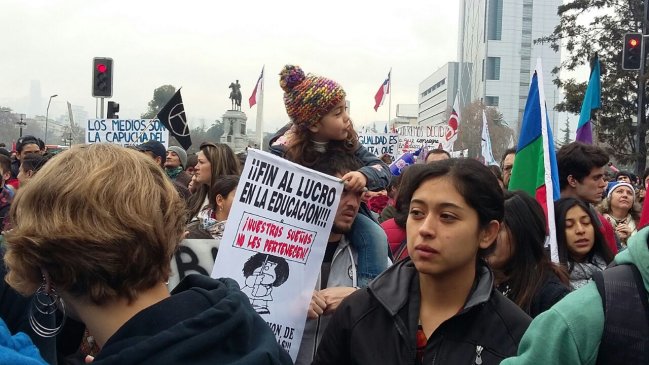 Estudiantes marcharon para 