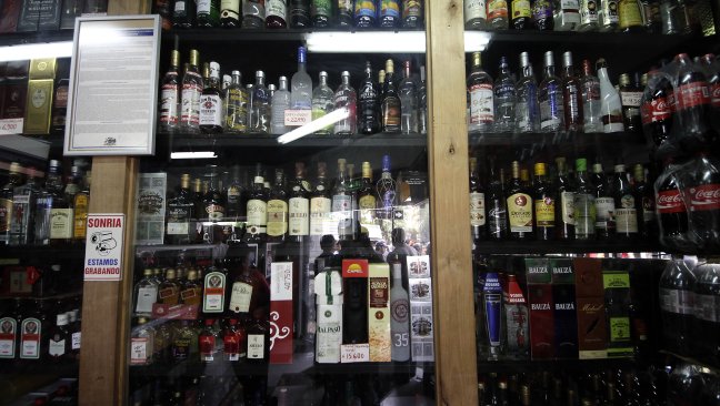 Niegan patente de alcohol a supermercado por delitos relacionados con el consumo