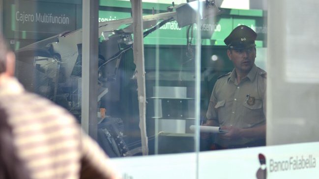 Delincuentes robaron cajero automático desde mall Plaza Oeste