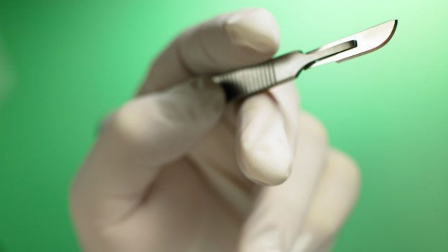 Australiano perdió un testículo en una operación ilegal en un hotel