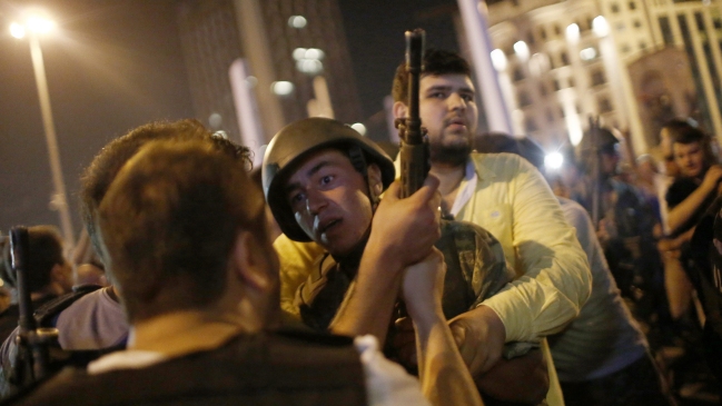 Canciller Muñoz manifestó preocupación por el intento de golpe militar en Turquía