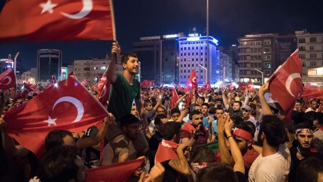 Aumentan a 6.000 las personas detenidas tras intento de golpe en Turquía