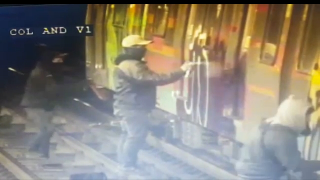 Metro anunció querella contra responsables de rayados en tren de Línea 4