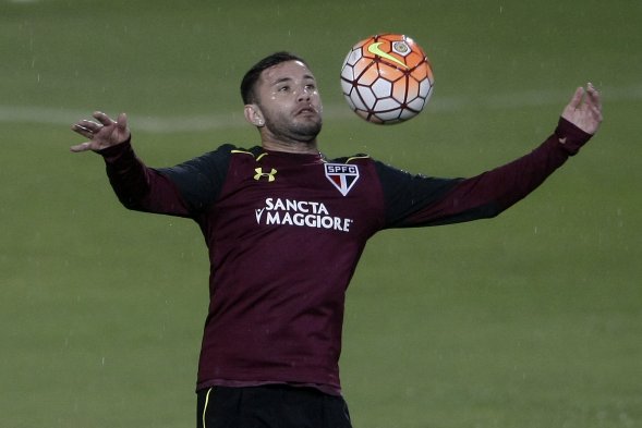 Eugenio Mena fue titular en empate de Sao Paulo ante Corinthians