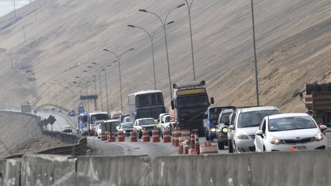 Camioneros bolivianos anunciaron bloqueo de rutas por detención de dirigentes