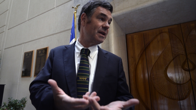 Ossandón se compara con Gary Medel y asimila a Piñera con Messi