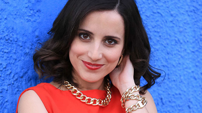 Actriz mantiene millonaria recompensa por mascota perdida