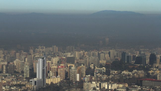 Intendencia decretó alerta ambiental para este martes en Santiago