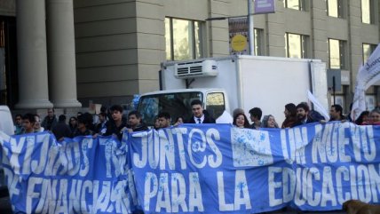 Cones llegó a La Moneda para pedir debate sobre financiamiento a educación pública