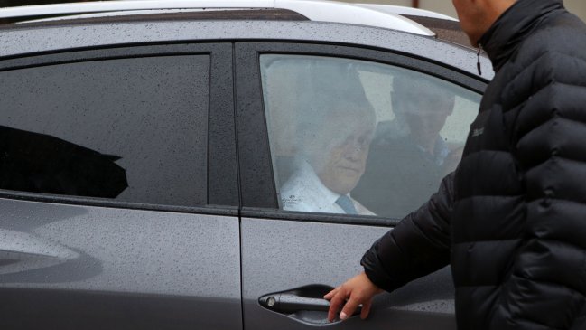 Auto de comitiva de Piñera protagonizó accidente en que murió una mujer