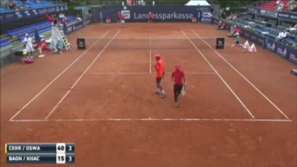   Tenista ruso decidió contestar su celular en medio de un partido 