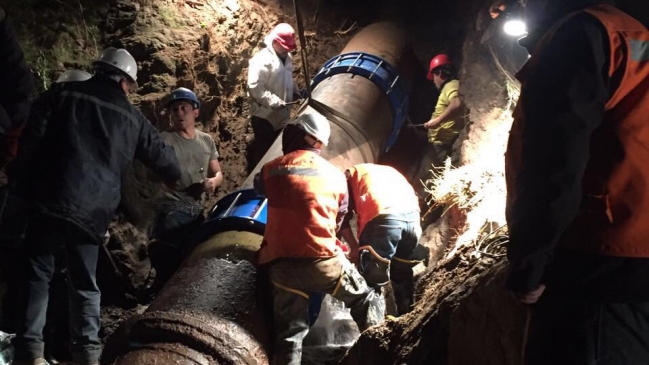 Esval repuso servicio de agua potable tras rotura de matriz en Valparaíso