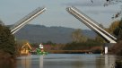Mantener alzados los brazos del Puente Cau Cau cuesta un millón de pesos al día