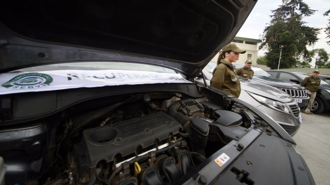 Detienen a tres jóvenes en carrera de autos robados por encargo
