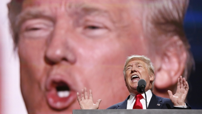 Trump aventaja a Clinton por tres puntos en una nueva encuesta en EE.UU.