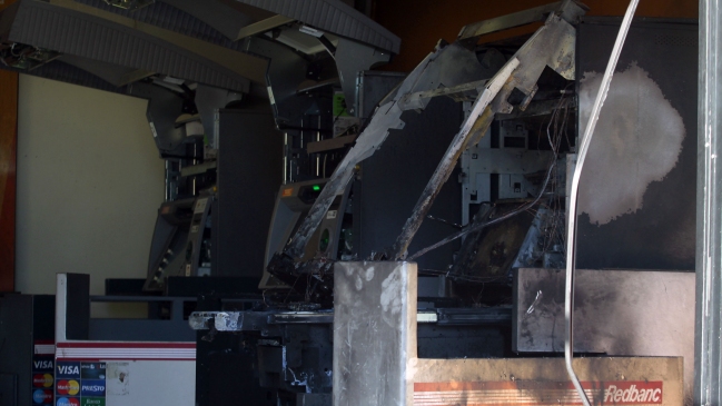 Sujetos robaron cajero automático en centro comercial de Puente Alto