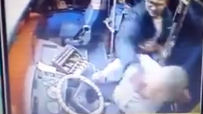 Chofer de micro sufrió brutal agresión a manos de supuesto estudiante en Viña