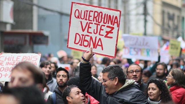 Doctor en Economía: Si todos se cambian al fondo E, las AFP quiebran