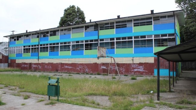 Tesorero del Liceo Industrial de Puerto Montt sufrió infarto al ver daños tras toma