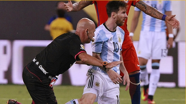  Lopes: El penal de Messi casi se fue del estadio  