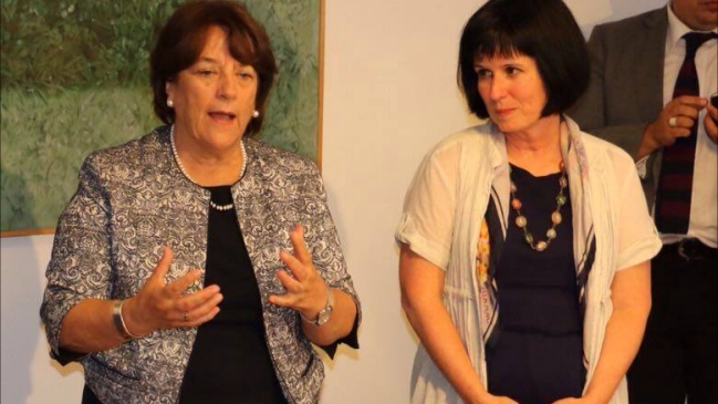 Ministro Fernández firmó decreto de remoción de rectora de la U. de Aysén