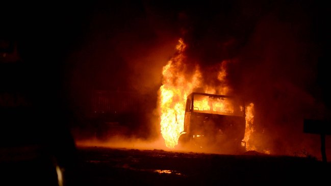 Nuevo atentado en La Araucanía: Camión fue quemado y chofer denunció secuestro