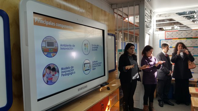 Inauguran la primera sala inteligente para niños sordos