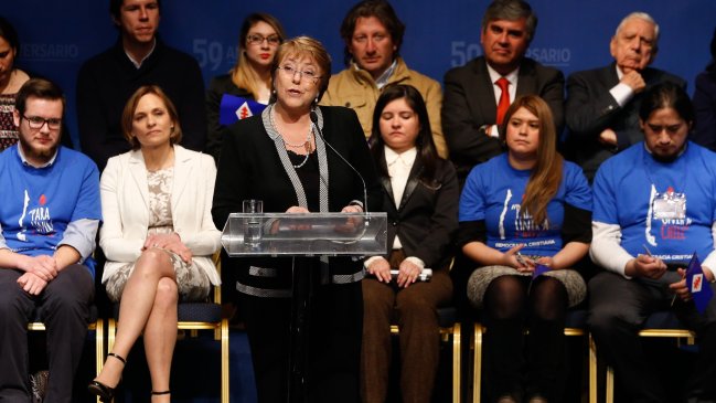 Presidenta Bachelet: No ha sido fácil esquivar fuego de rivales y fuego amigo