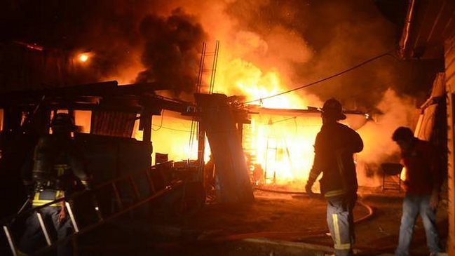 Incendio en población de Temuco dejó a una mujer fallecida