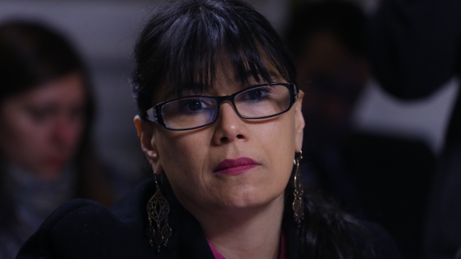 Ministra Blanco evitó dar cifra de fallecidos en centros Sename, pero trabaja en ello