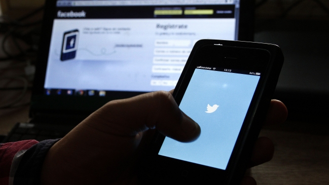 Ni Facebook ni WhatsApp: Servel prohíbe propaganda electoral digital