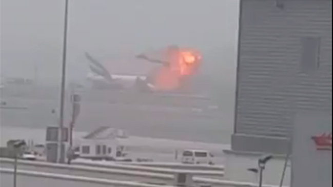  Avión de Emirates sufrió accidente al aterrizar en Dubai  