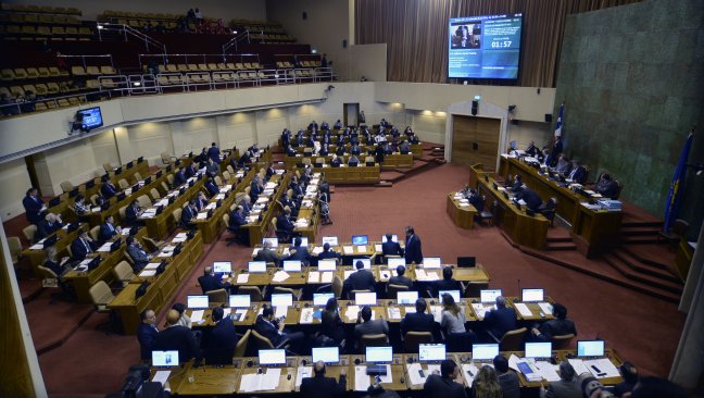 Pensiones: Parlamentarios proponen reforma para que Congreso presente proyectos
