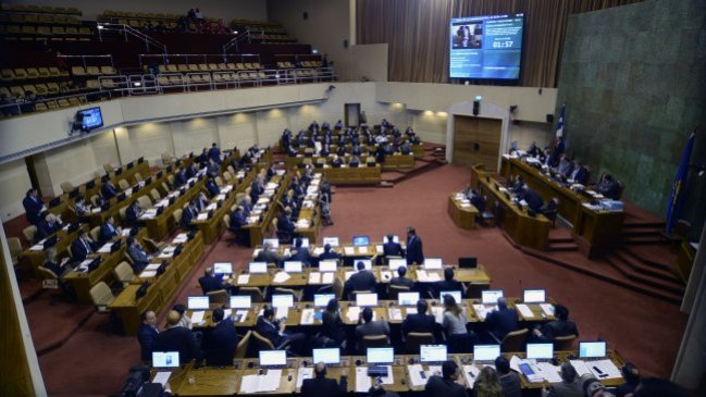 Pensiones: Parlamentarios proponen reforma para que Congreso presente proyectos