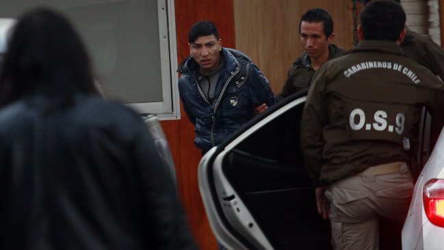 Carabineros detuvo a dos sujetos acusados por la muerte de una mujer en un robo de auto