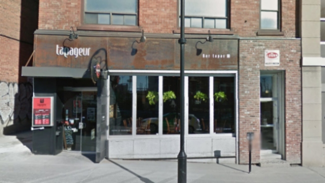 Camarero fue arrestado por servir pescado a un comensal alérgico que cayó en coma