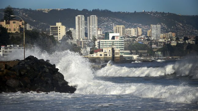 Prevén marejadas de hasta cuatro metros para litoral central